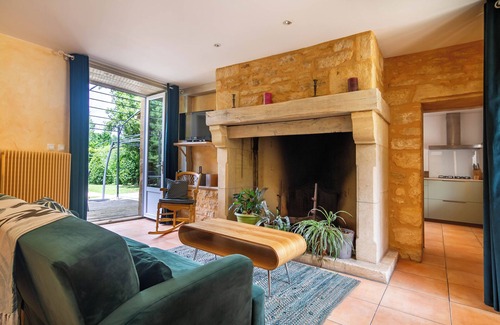 Sarlat-la-Caneda Historic Center Cottage | Large comfortable cottage (4 *) with terrace, garden and private heated pool.