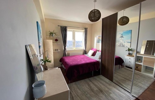 Woolwich Riverside House | Large comfortable double room close to Woolwich and Greenwich, London