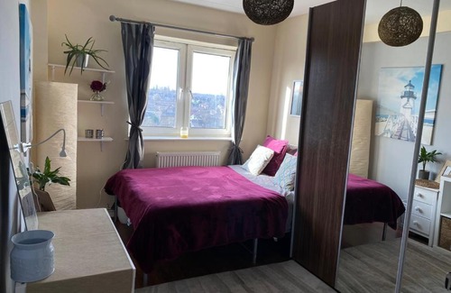 Woolwich Riverside House | Large comfortable double room close to Woolwich and Greenwich, London