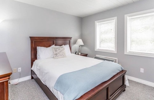 Craigleith Condo | Large Condo with Pool and Mountain Views