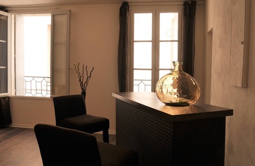Montpellier City-Centre Apartment | LARGE COZY SUITE IN THE MEDIEVAL CENTER OF MONTPELLIER