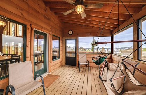 Gilbertsville Cottage | Large Deck & Shared Dock: Cabin on Kentucky Lake!