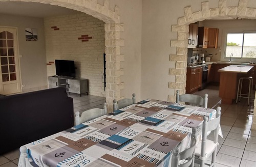 La Tranche-sur-Mer House | Large detached house 4 bdrm 600m to beach, pets allowed