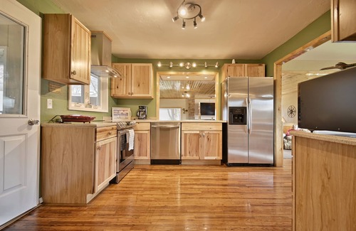Sturgeon Bay House | Large Door County home 5 bedroom, 3 bath, with water view and access to marina
