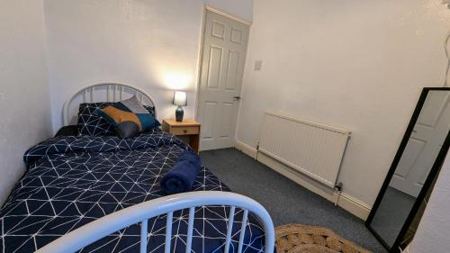 Canklow House | Large double room, Free WiFi & Parking Near M1