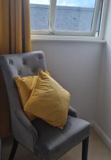 Bishops Frome House | Large Double Room with Ensuite and double shower - Homestay