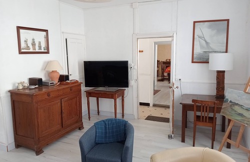 Ambon House | Large family home 10 minutes from the beach