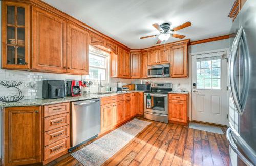 Halfway House | Large Family Home 5 Mi to Dtwn Hagerstown!