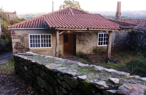 Chantada House | Large Family House with Garden and Mountain View - Lugo