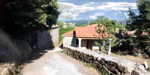 Chantada House | Large Family House with Garden and Mountain View - Lugo