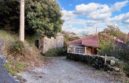 Chantada House | Large Family House with Garden and Mountain View - Lugo