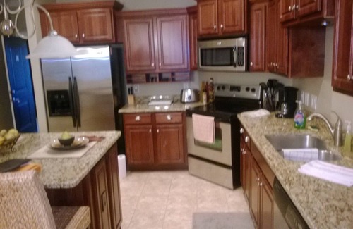 Lincoln Condo | Large, four-bedroom condo minutes away from Talladega Superspeedway!
