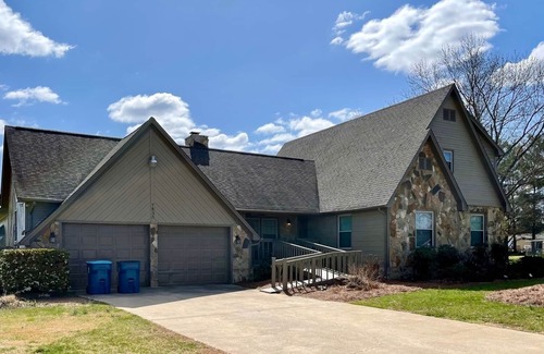 High Point House | Large Friendly Home with Lots of Room for Entertaining