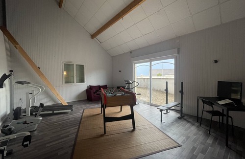 Brazey-en-Plaine Villa | Large gite sleeping 15 to 20 people indoor swimming pool and reception room