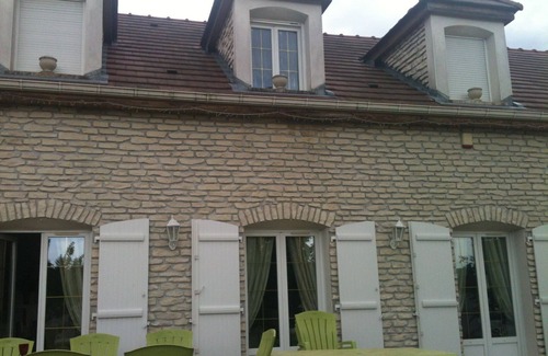 Brazey-en-Plaine Villa | Large gite sleeping 15 to 20 people indoor swimming pool and reception room