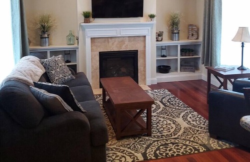 Howard House | Large, Gorgeous, Penn State Area Home!