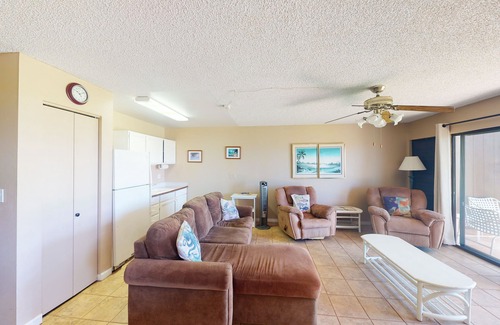 Kaunakakai Condo | Large, ground-floor condo with outdoor pool, grills, full kitchen & WiFi