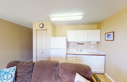 Kaunakakai Condo | Large, ground-floor condo with outdoor pool, grills, full kitchen & WiFi