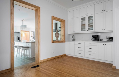Collingwood House | Large Heritage Duplex, 12 min to Blue mountain Village, Downtown Collingwood