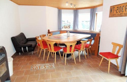 Huben House | Large holiday home with garden and balcony in Ötztal