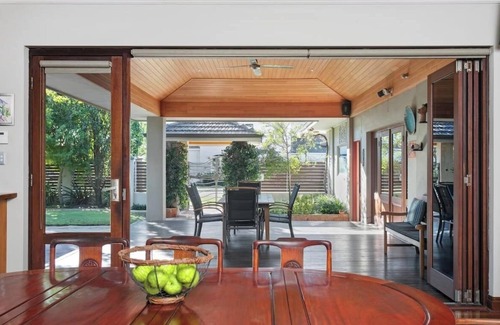 Applecross House | Large Home in Applecross with secure yard - single level, parking
