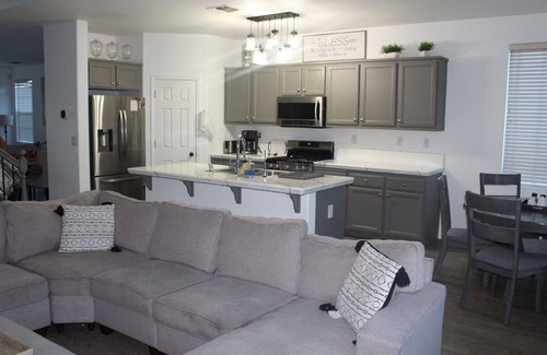 Linda House | Large home in Marysville 7 min to hard Rock casino and 30 min to Sacra-Airport