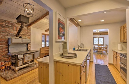 Fraser House | Large home on 5 acres, 5 bedrooms, 3 bathrooms and sleeps up to 14 people