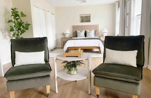 Whitemarsh Island House | Large Home Sleeps 10 Beach & Downtown Dog Heaven