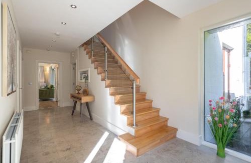 Kenmare House | Large home to sleep 8 in Kenmare. Free use of pool onsite