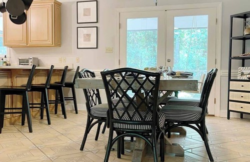Whitemarsh Island House | Large Home w Modern Airstream Glamper Sleeps 20!