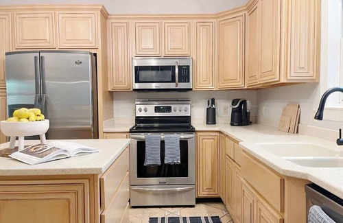 Whitemarsh Island House | Large Home w Modern Airstream Glamper Sleeps 20!