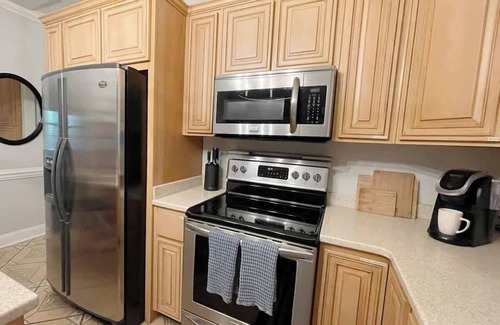 Whitemarsh Island House | Large Home w Modern Airstream Glamper Sleeps 20!