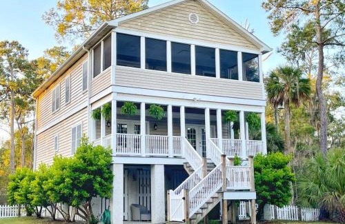 Savannah House | Large Home w Spa Midway to Savannah & Tybee Island! Dog friendly Venue