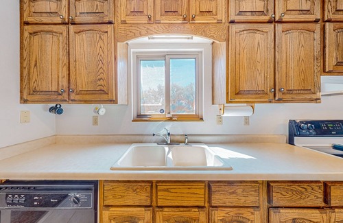 Alamosa House | Large home with western-theme, wood-burning fireplace- dog-friendly
