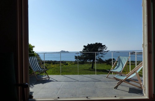 Plougrescant House | Large house by the sea, magnificent panorama