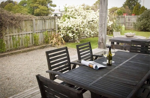 Martinborough House | Large house w/Central Location, 5 minutes walk to several Vineyards.
