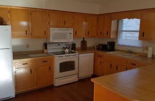 Caine Woods House | Large house, walk to beach and bay. Close to golf and Delaware State Park.