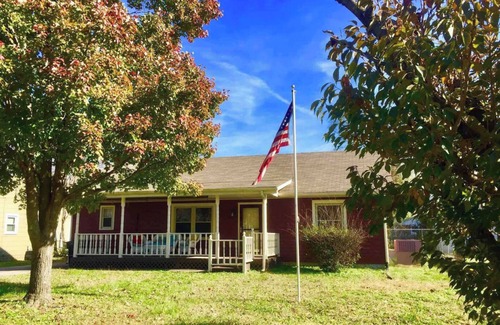 Murfreesboro House | Large House with Pool Table, Foosball, Ping Pong