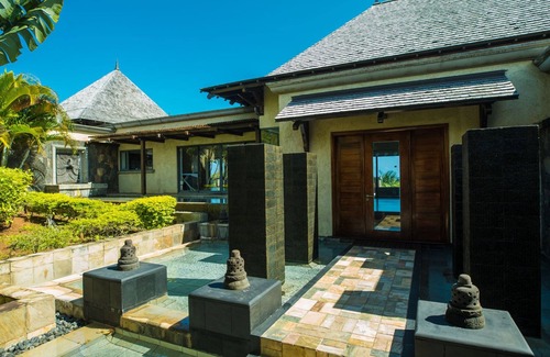Bel Ombre Villa | Large luxury villa with pool and sea view
