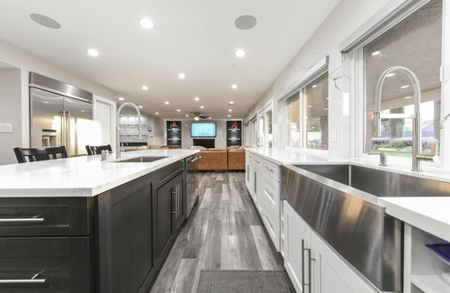 Las Vegas House | Large, Luxurious 5 Bed, 4 Bath Resort Villa, 3/4 Acre Tennis/Basketball Courts