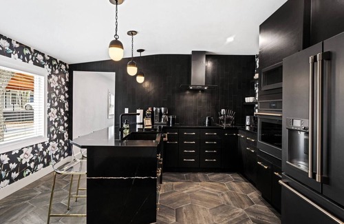 Kerrville House | Large Luxury 4bed with secret door & poker table , +EV