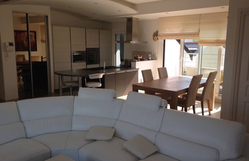 Audierne Apartment | Large luxury apartment overlooking the port of Audierne, Brittany, 2 pers.