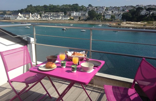 Audierne Apartment | Large luxury apartment overlooking the port of Audierne, Brittany, 2 pers.