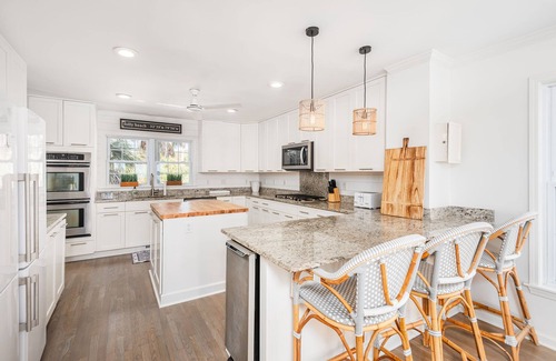 Folly Beach House | LARGE LUXURY BEACHFRONT.WELCOME TO THE HUSHPUPPY HOUSE