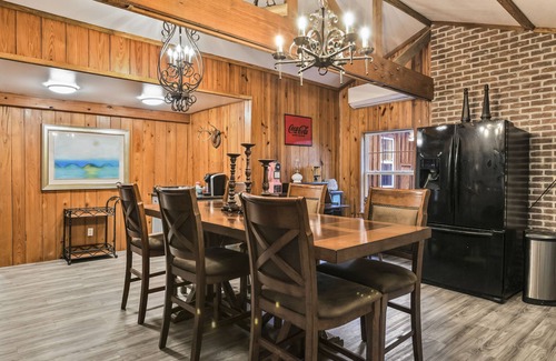 Kiln Cabin | Large luxury cabin on 2 ponds with VIP/Selfie Room