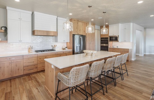 St. George House | Large Luxury Home with Private Pool and Hot Tub *NEW LISTING*