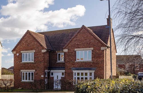 Longhoughton House | Large luxury modern house, 1 mile from Sugar Sands