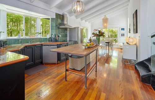 Suffolk Park House | Large Modern 2 Story Home with Byron Charm & 4 Beds