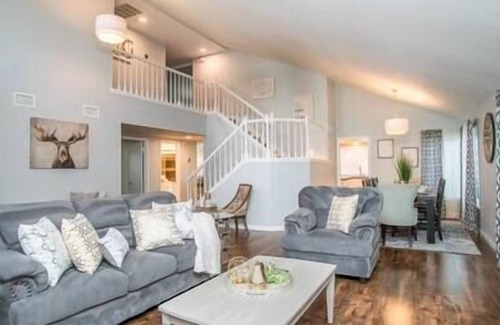 Canyon Gate House | ❤️Large & Modern 4b3b Vegas Home with Pool & Spa!