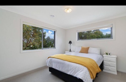 Port Fairy House | Large modern house with enclosed back yard. Short walk to central Port Fairy.